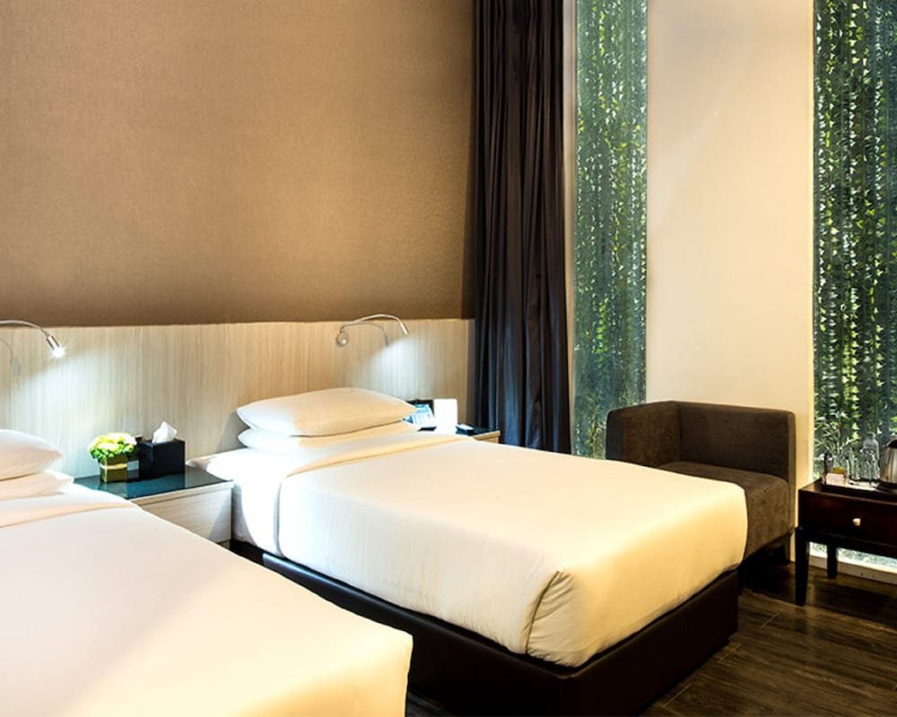 e.City Hotel at OneCity 10/43