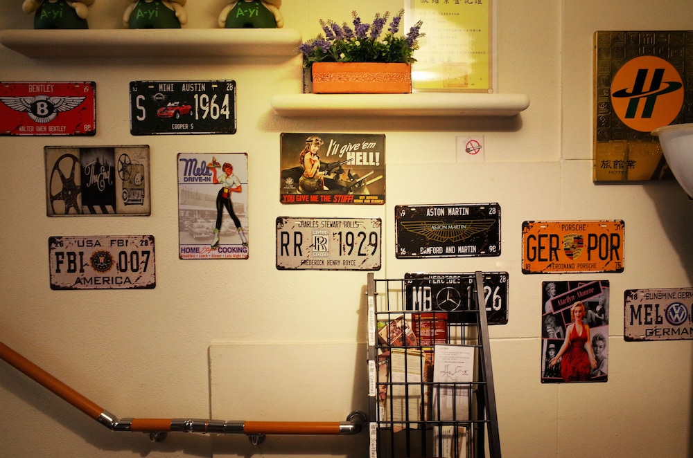 Ximen Triple Tiger Hostel 35/50