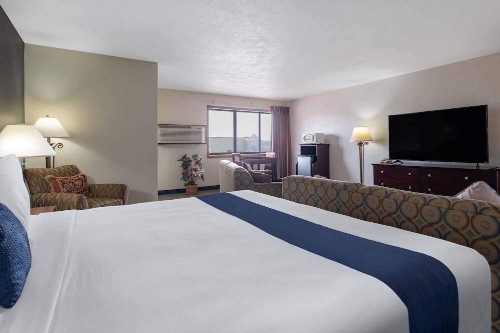 Travelodge by Wyndham Merrill 16/50