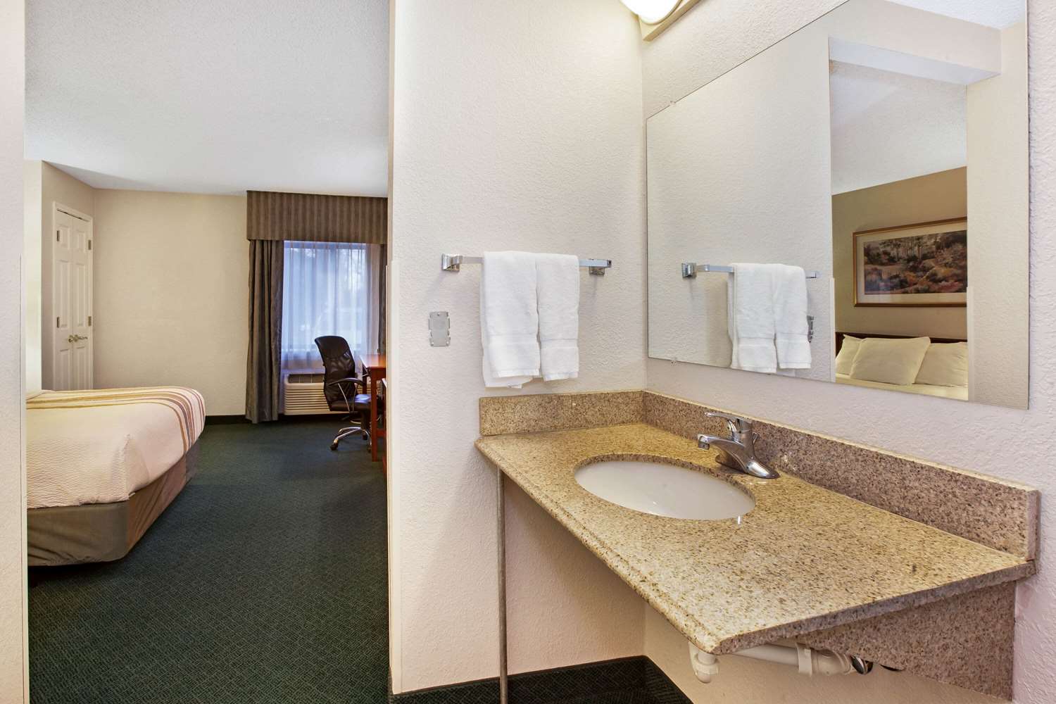 La Quinta Inn Detroit-Canton 28/29