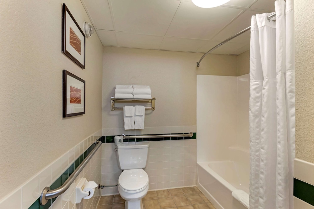Comfort Inn Suites Jackson West Bend 7/38