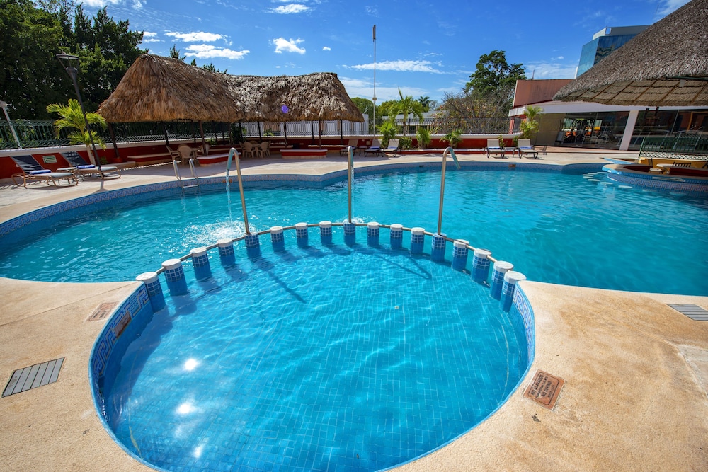 Holiday Inn Merida 5/74