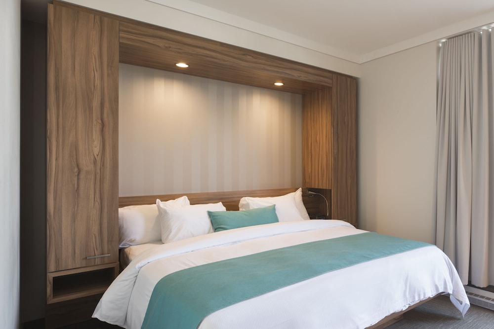 SUITE, KING BED, QUEEN MURPHY BED, RESORT VIEW
