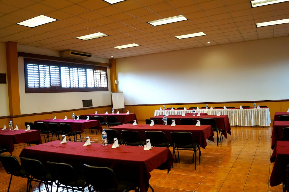 Villa del Sol and Suites 53/62