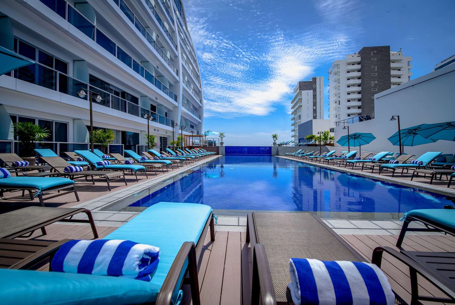 Wyndham Manta Sail Plaza Hotel and Convention Center 57/57