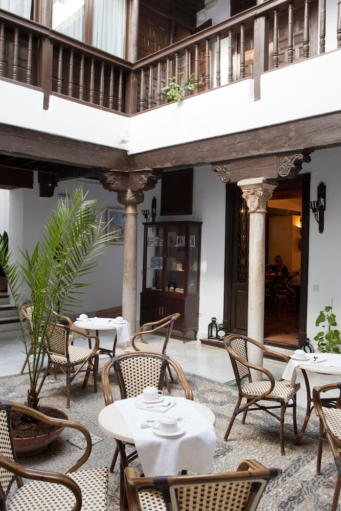 Casa Del Capitel Nazari 62/70
