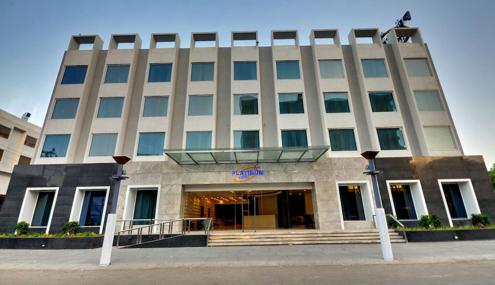 Platinum Hotel 2/43