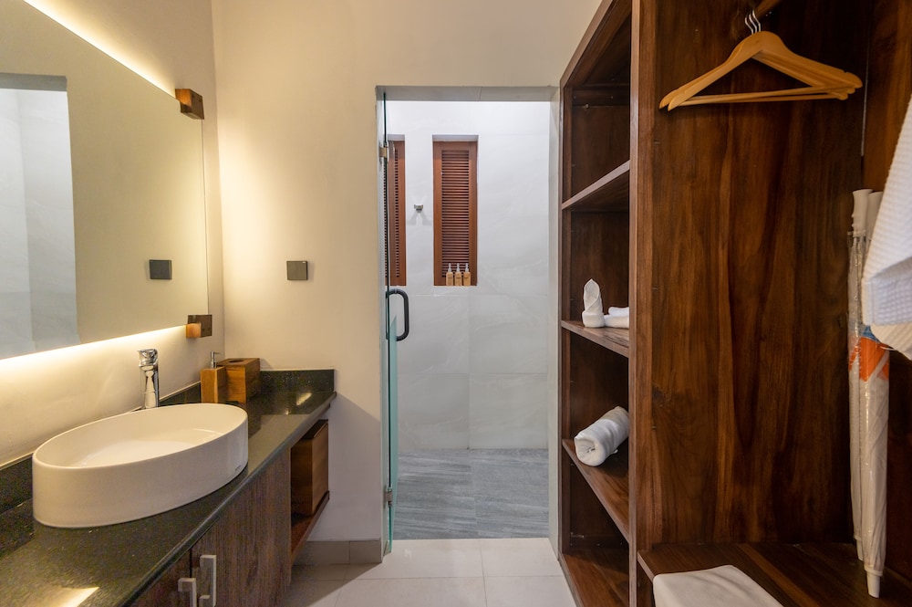Griya Shanti Suites 35/37