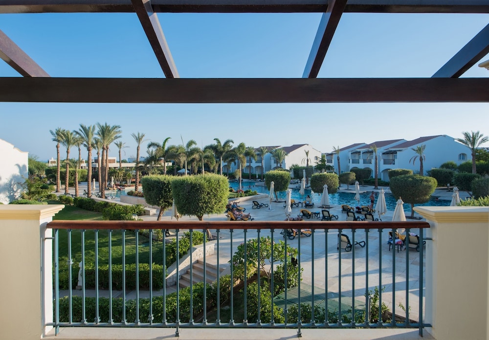 Reef Oasis Blue Bay Resort and Spa 6/48