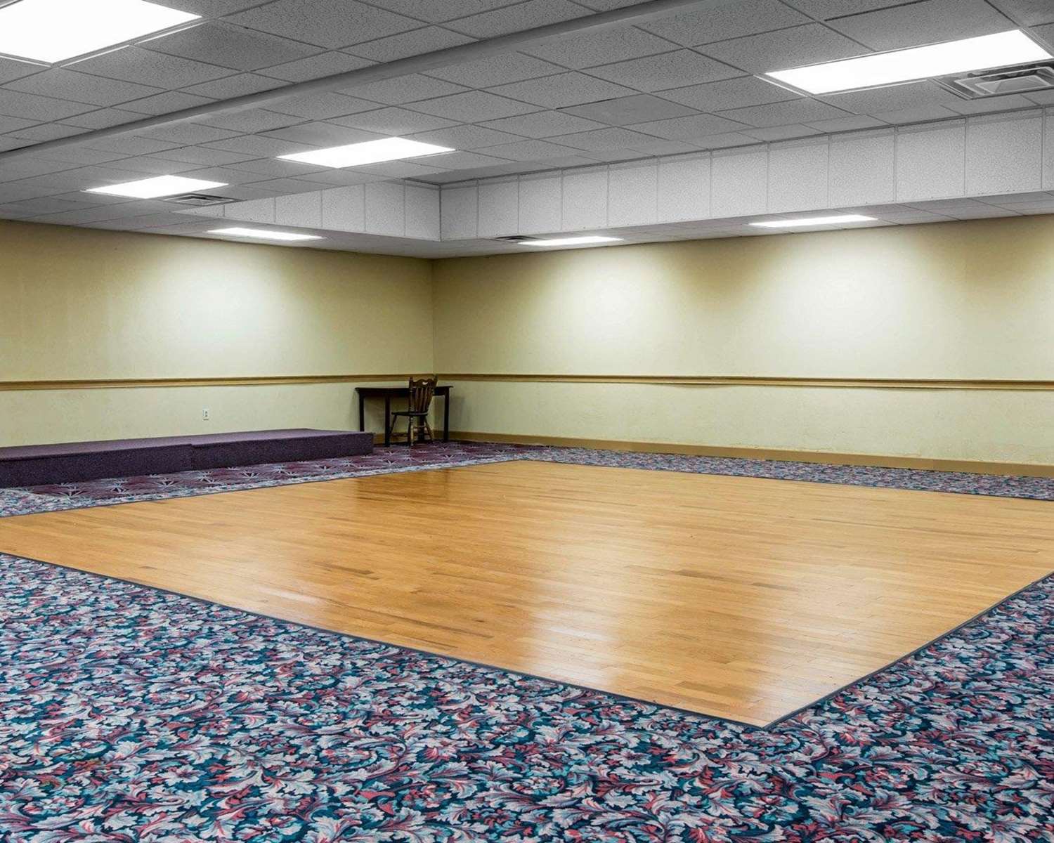 Econo Lodge Dalton West 13/26
