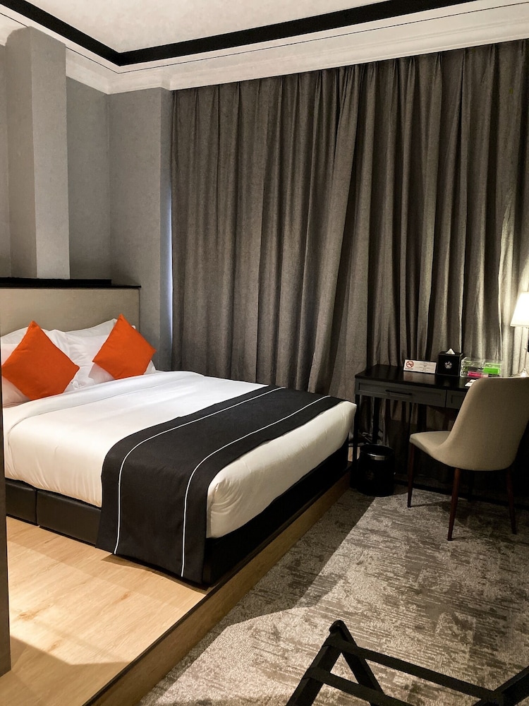 Stanton Hotel 15/50