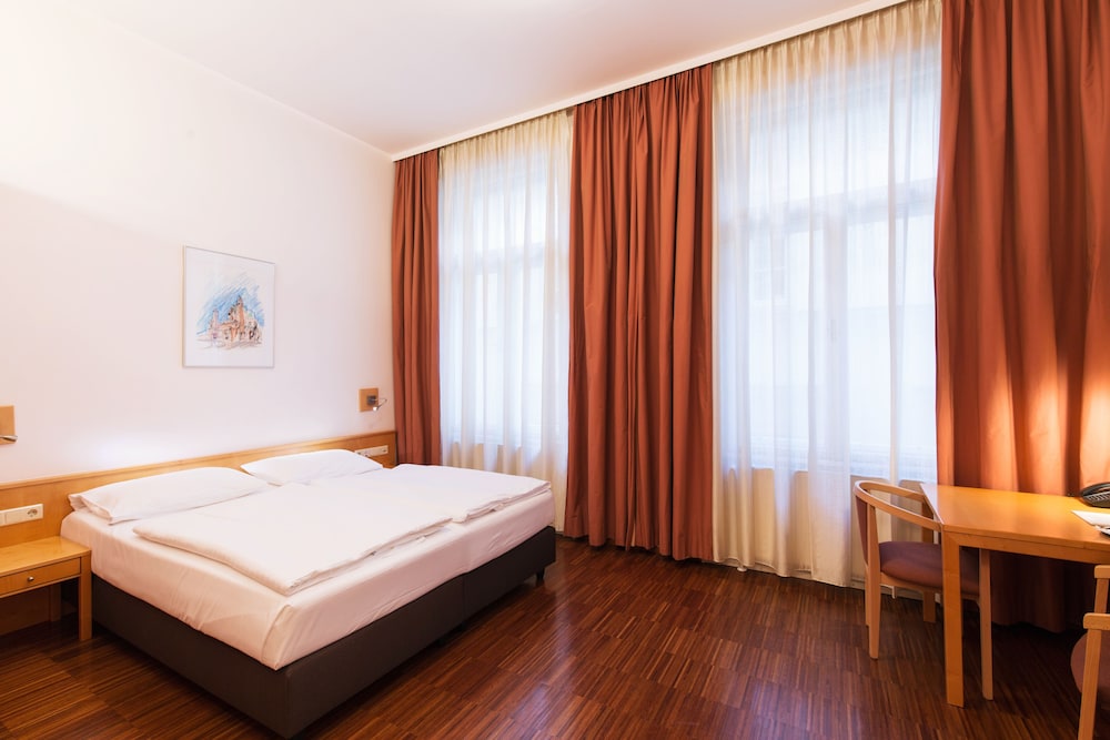 SUPERIOR, DOUBLE BED