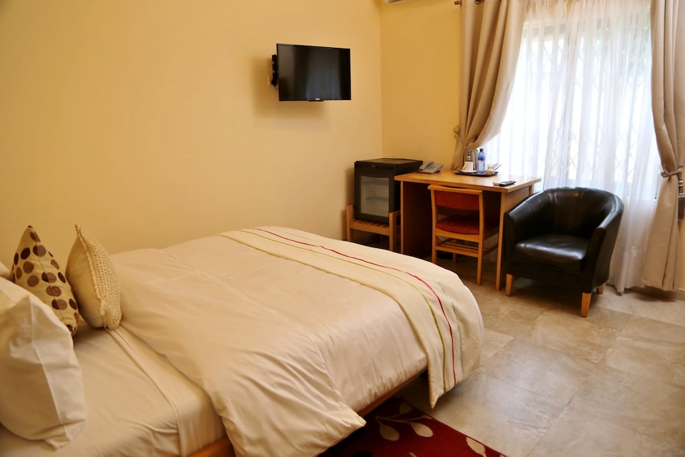 Deluxe, Triple, King Bed, Garden View, Eden Vale Hotel 2/10