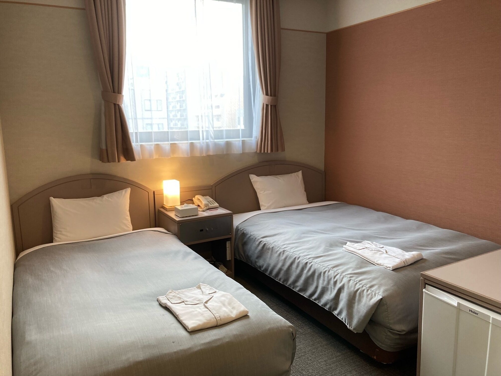 ROOM, TWIN BEDS
