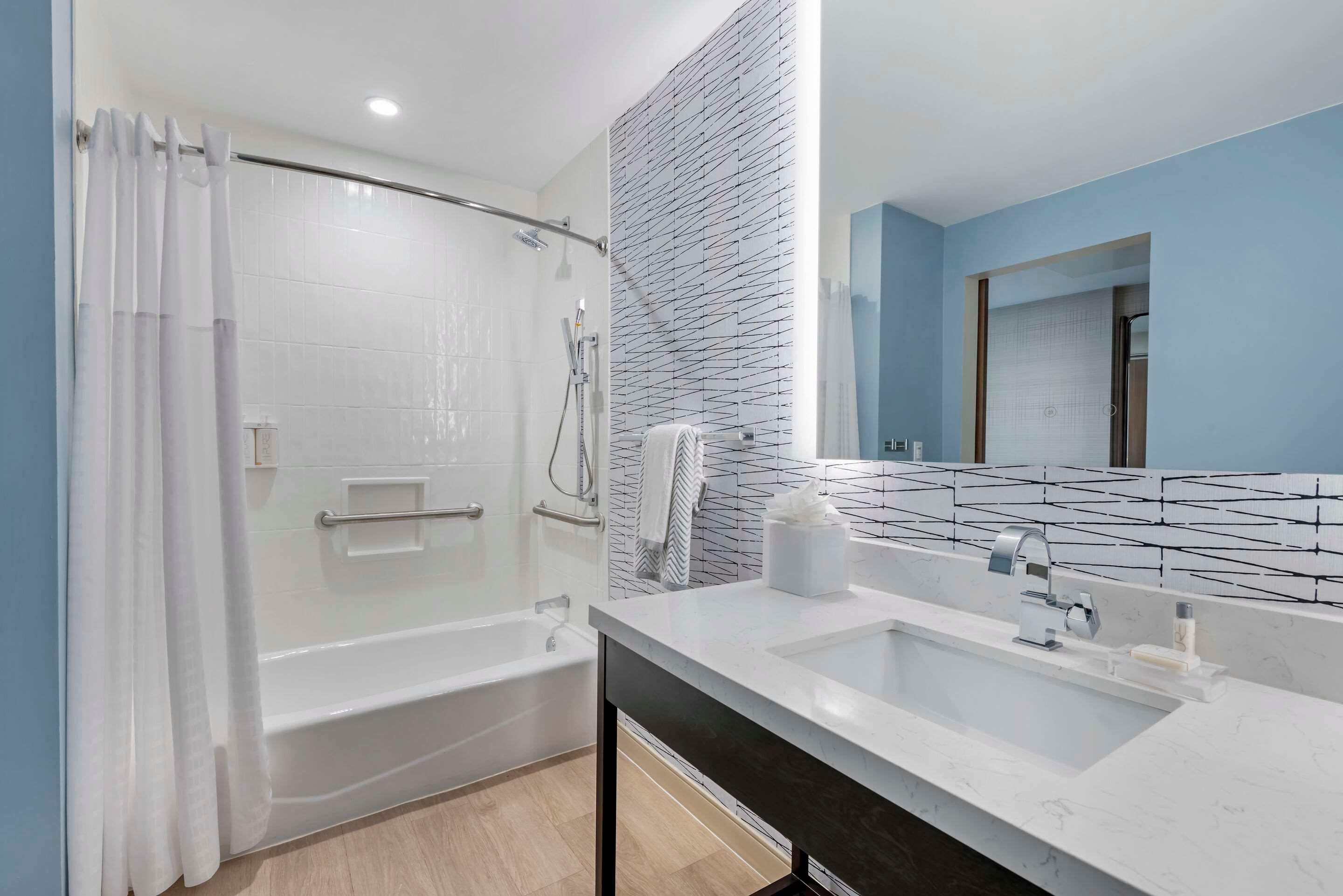 جناح بسرير كينج لذوي الإعاقة، Cambria Hotel Austin Downtown 2/4