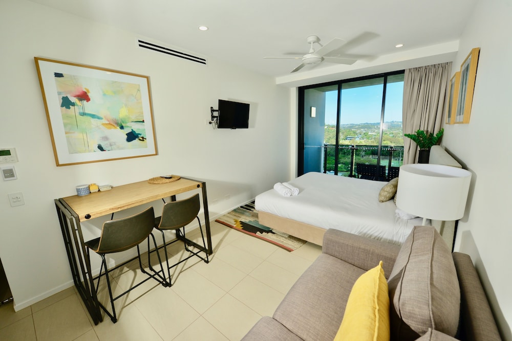 Iconic Kirra Beach Resort 23/72
