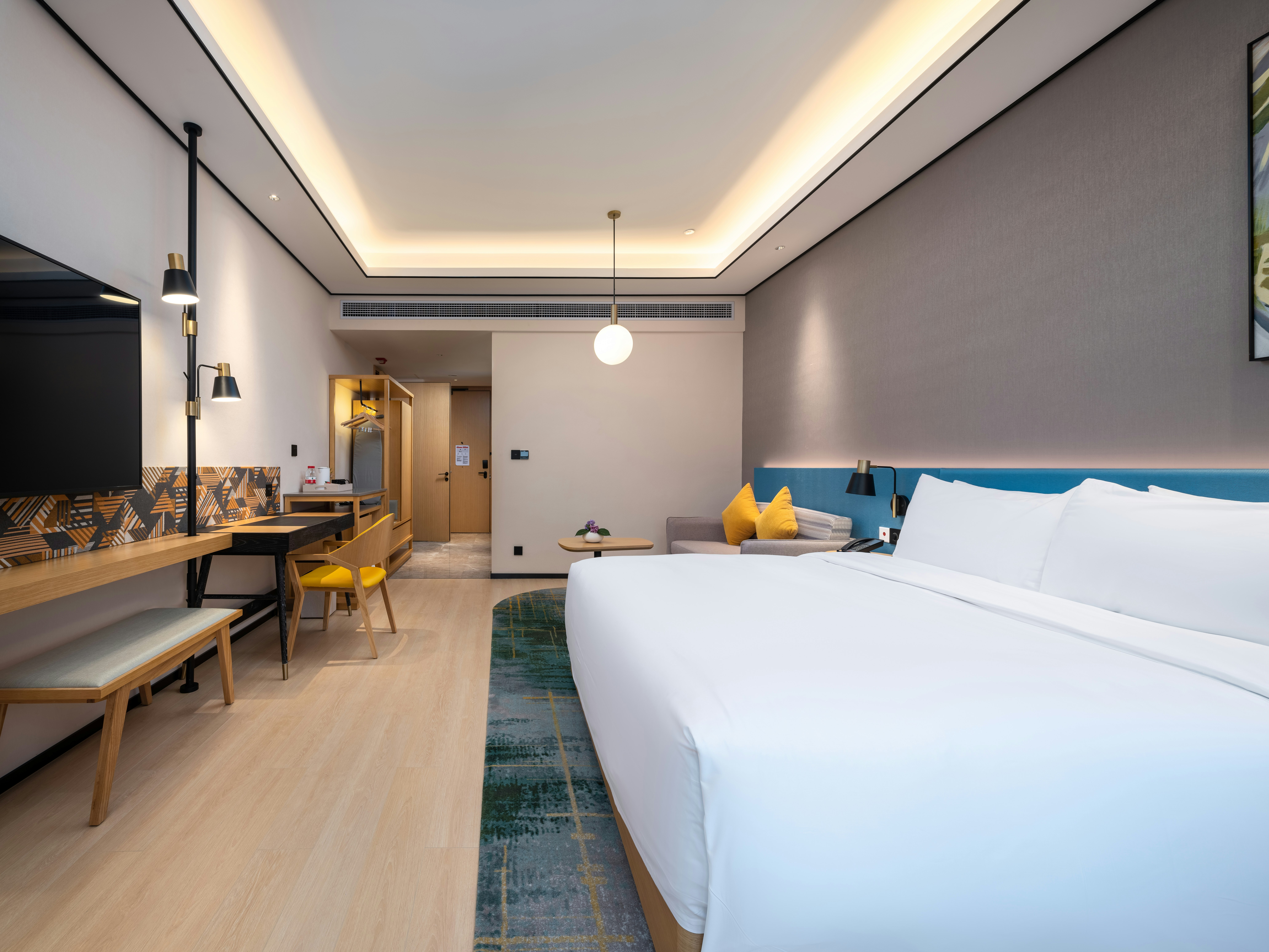 1 BEDROOM, SUITE, KING BED