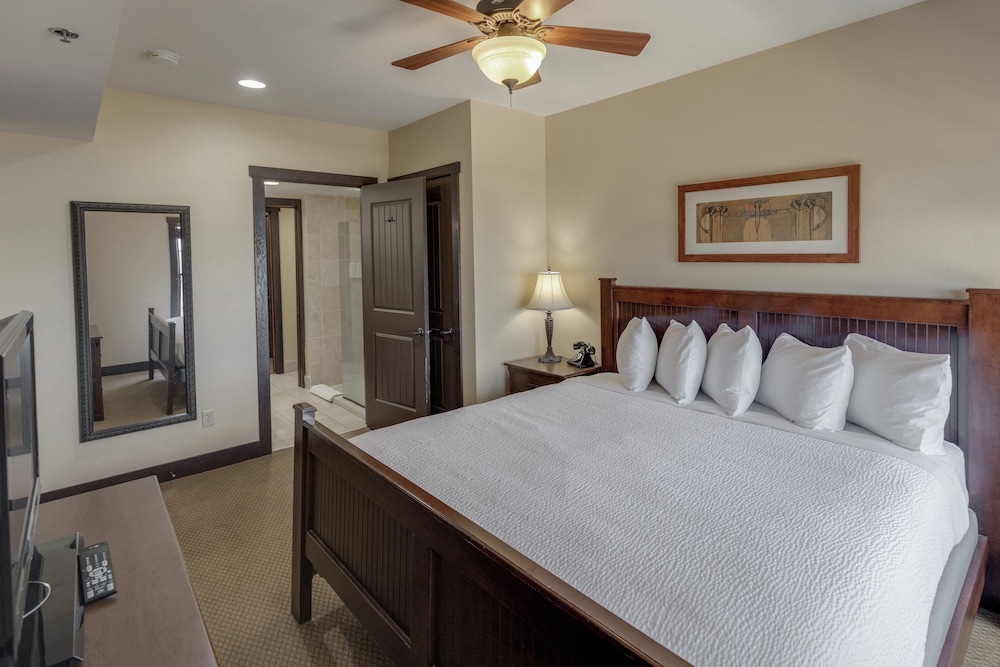 Chase On The Lake Resort Hotel 6/51