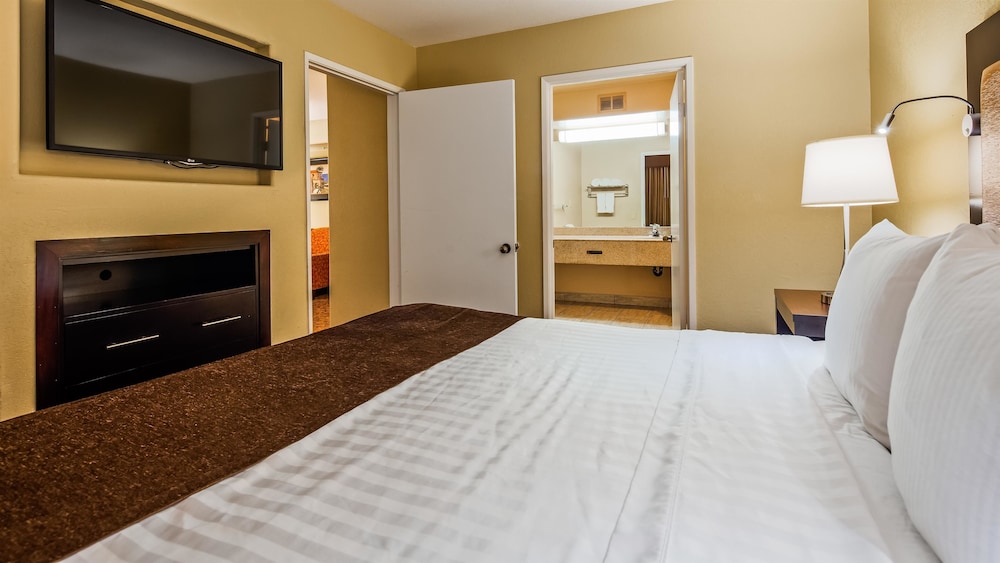 Best Western Escondido Hotel 14/35