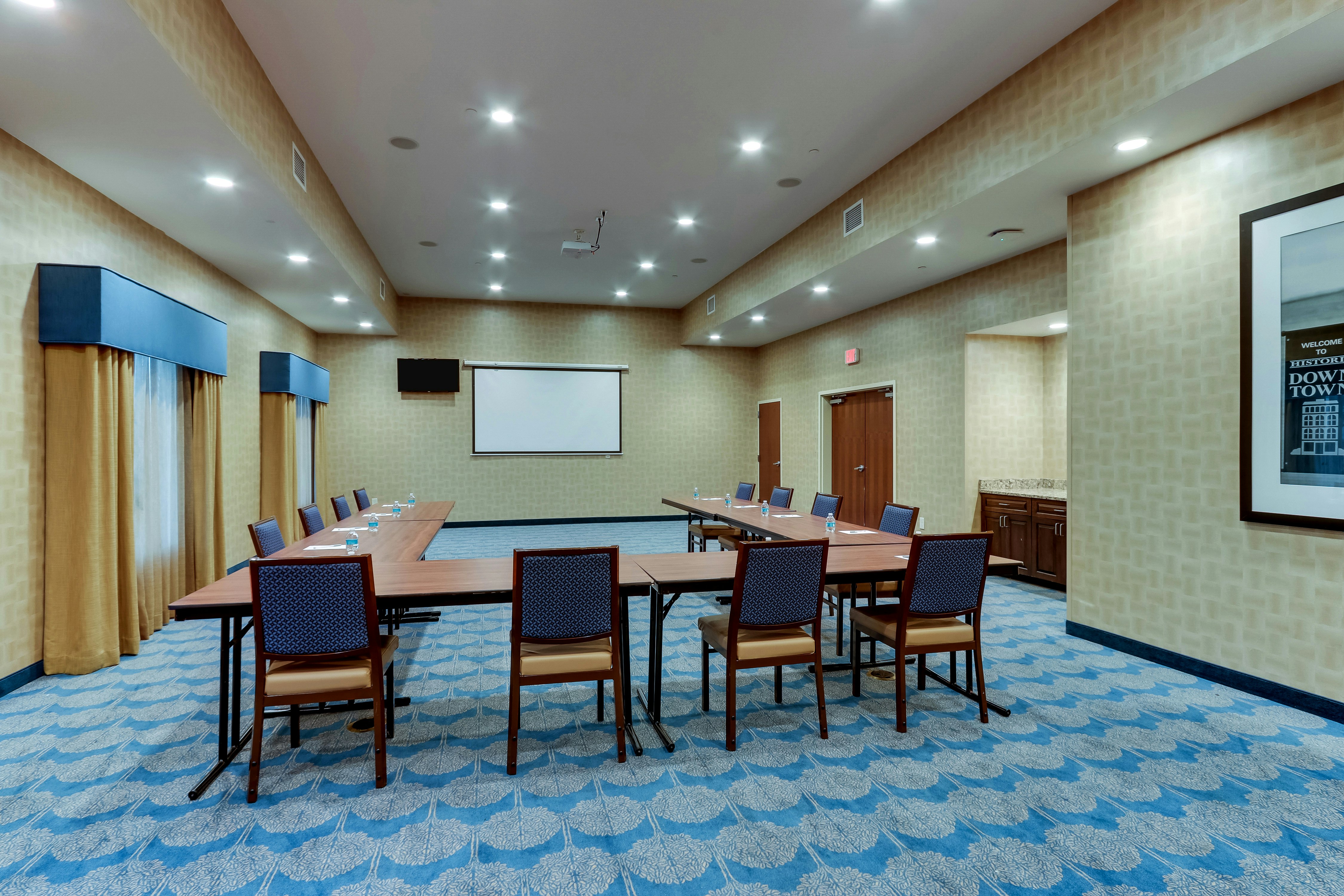 Hampton Inn & Suites Hartsville 67/76