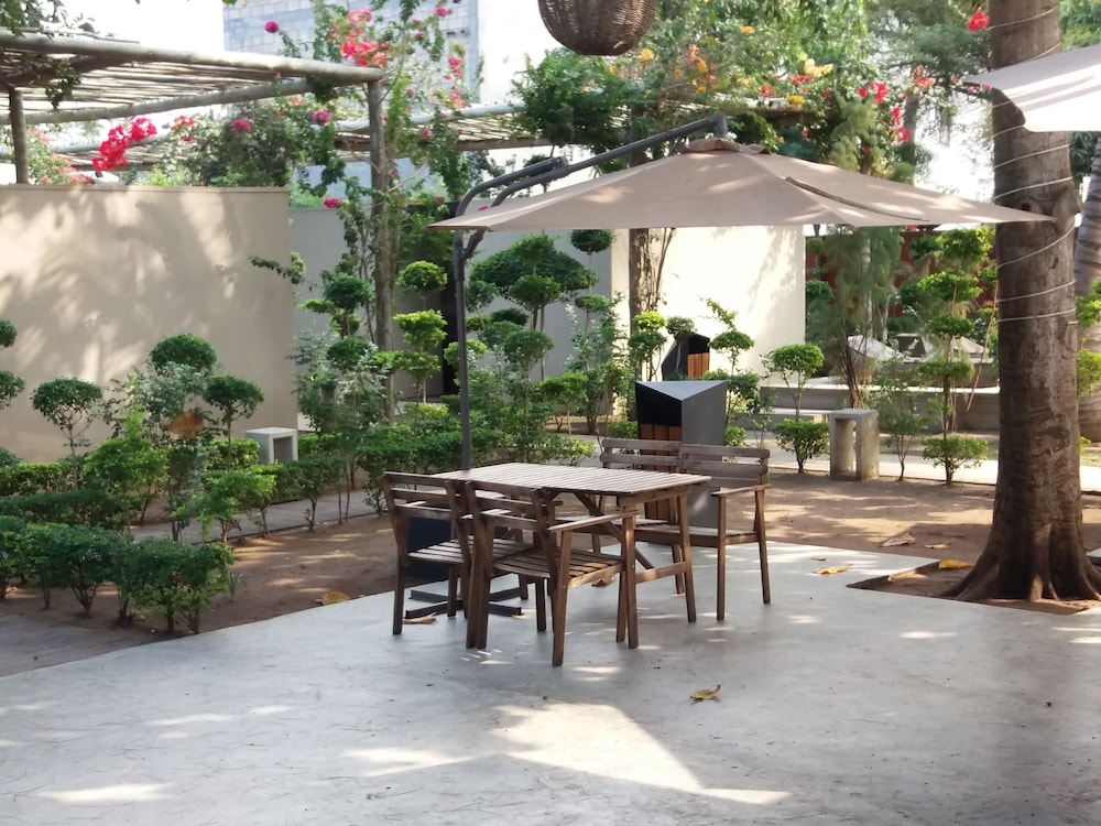Liv Inn Guest House 24/46