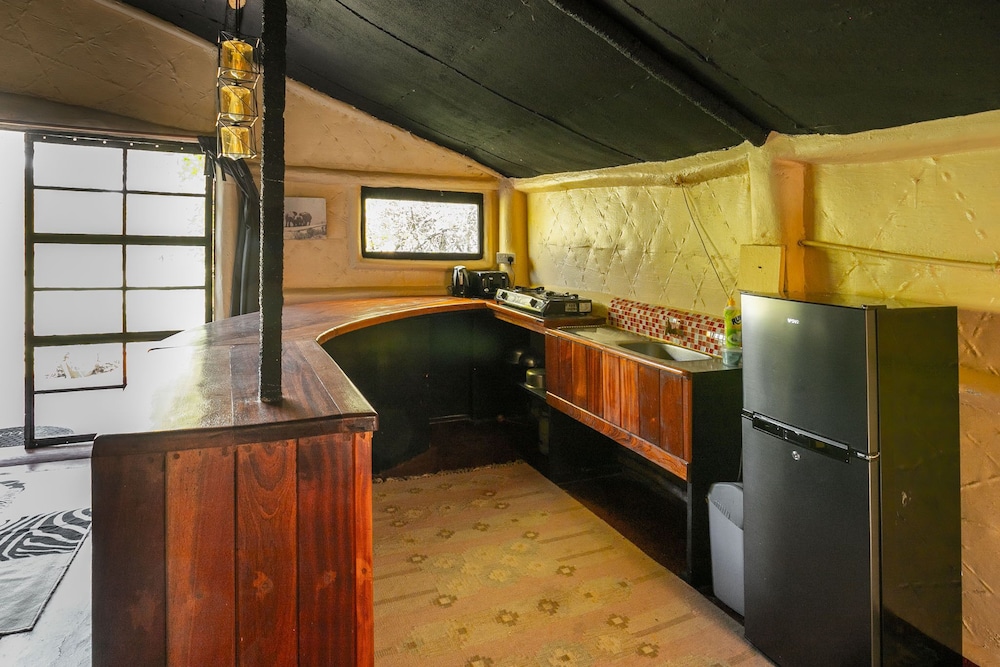 Punda Milias Camp Nakuru 7/50