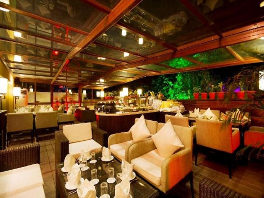 restaurant cafeteria