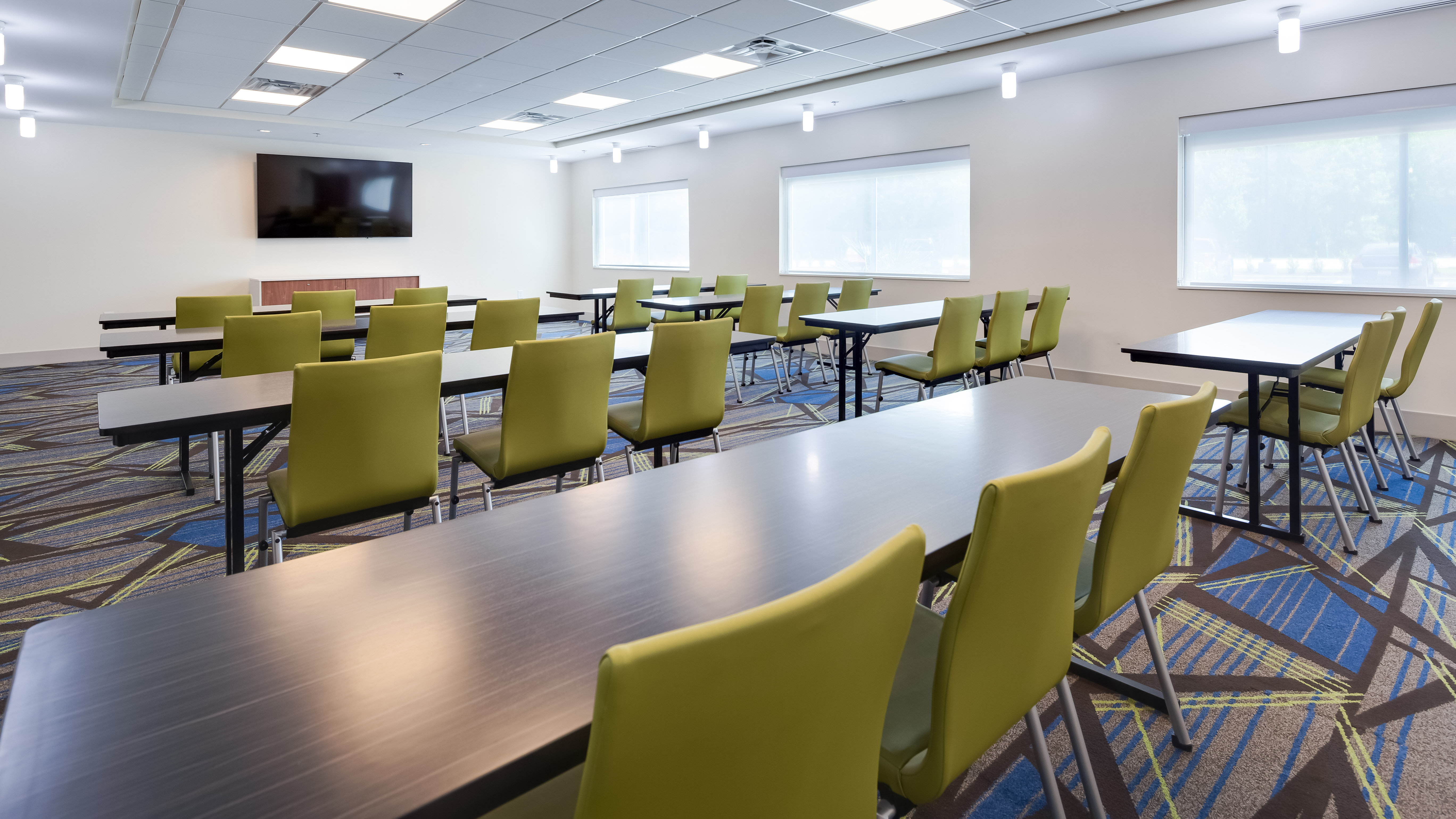 Holiday Inn Express Suites Latta 55/59