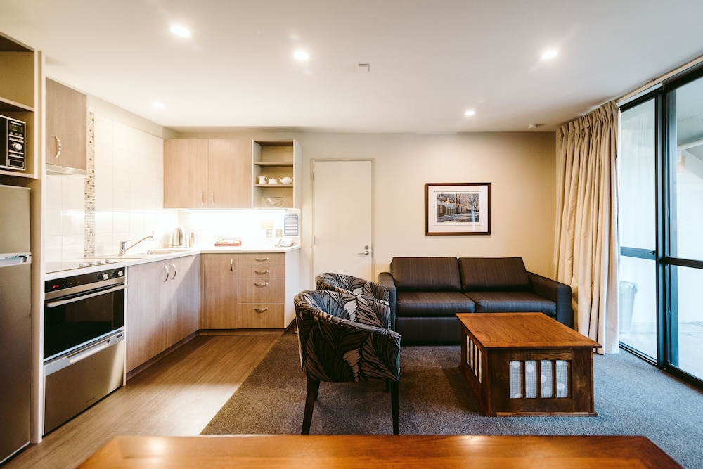 Garden Court Suites And Apartments 36/75