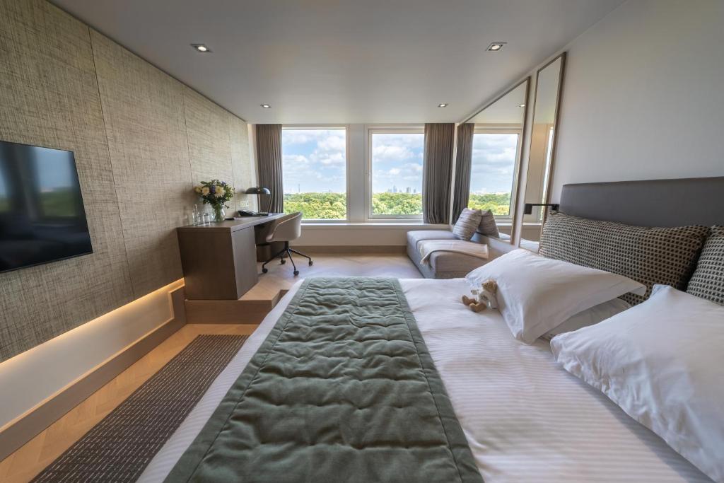 Deluxe, Double Bed, Garden View
