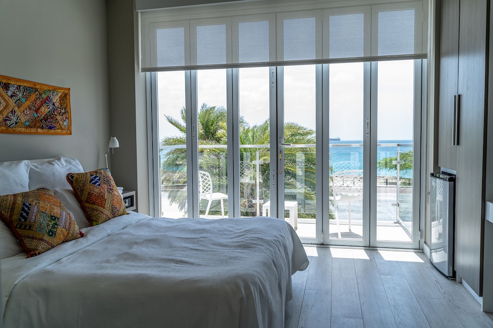 Master, Mini, Queen Bed, Ocean View