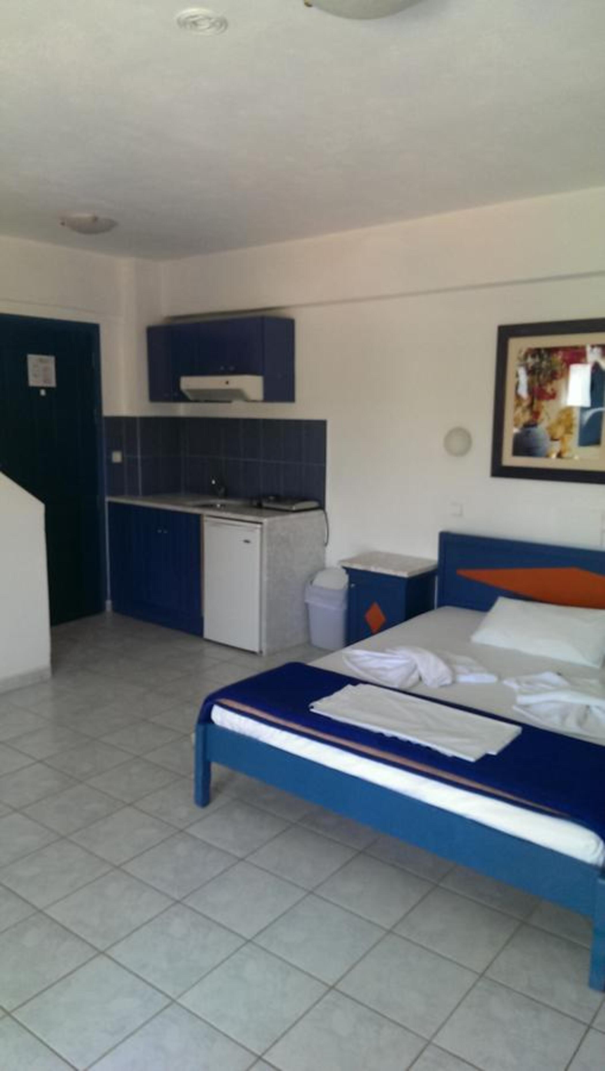 Leonidas Apartments 32/47