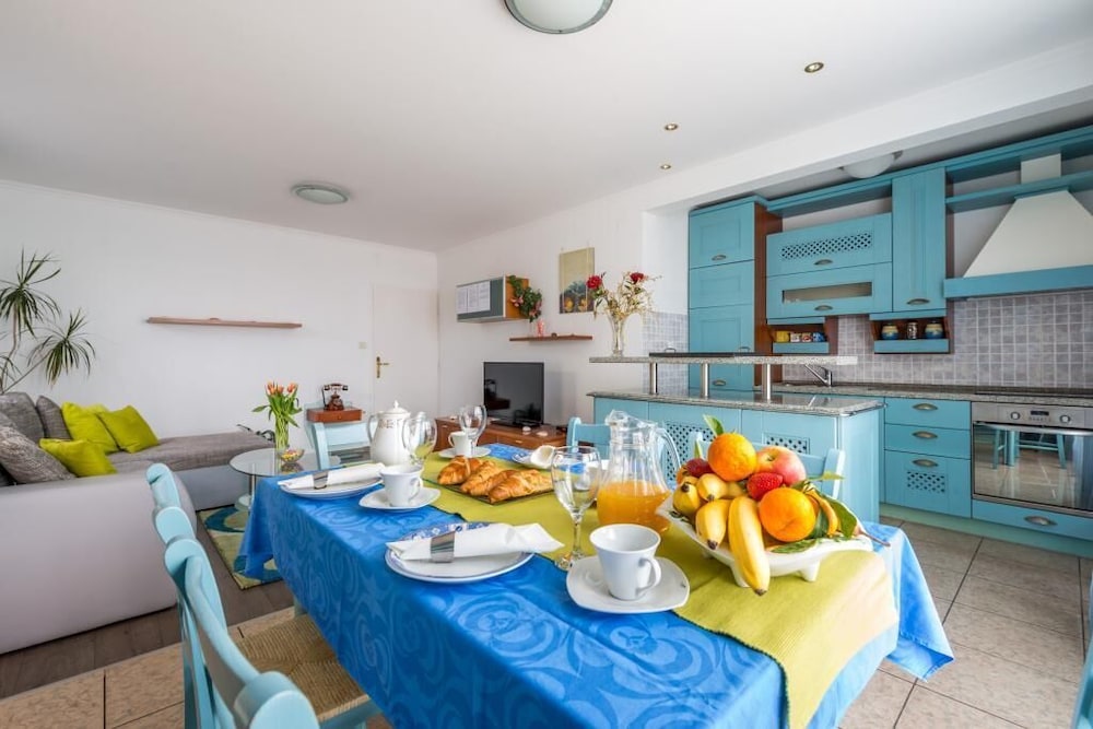 Apartments Lora 37/50