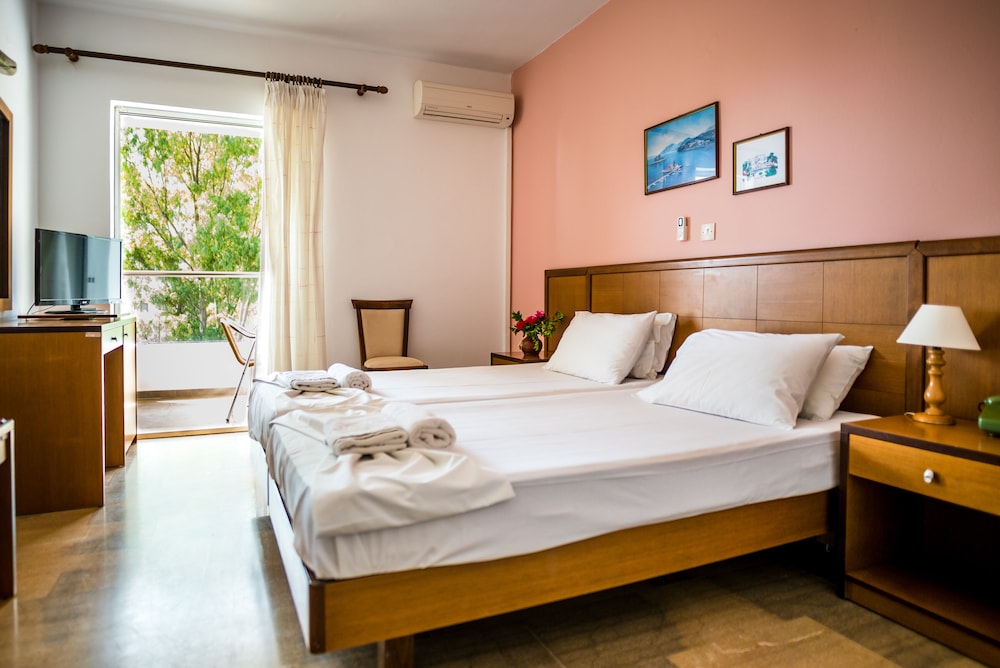 THREE STARS BEACH HOTEL 22/60