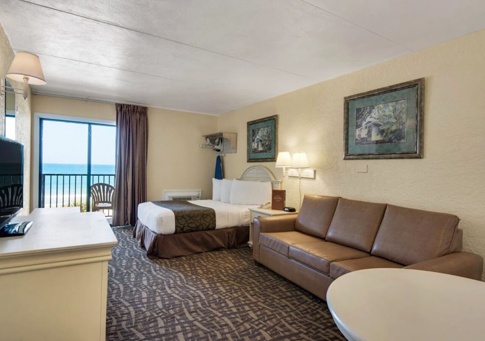 Ramada by Wyndham Panama City Beach / Beachfront 9/25