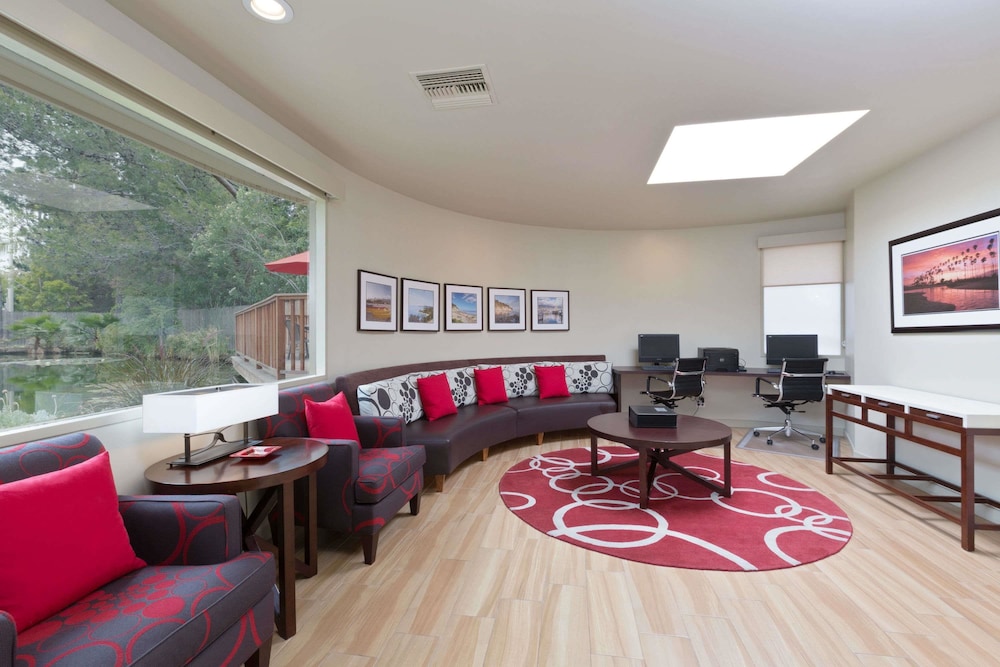 Ramada By Wyndham Santa Barbara 28/42