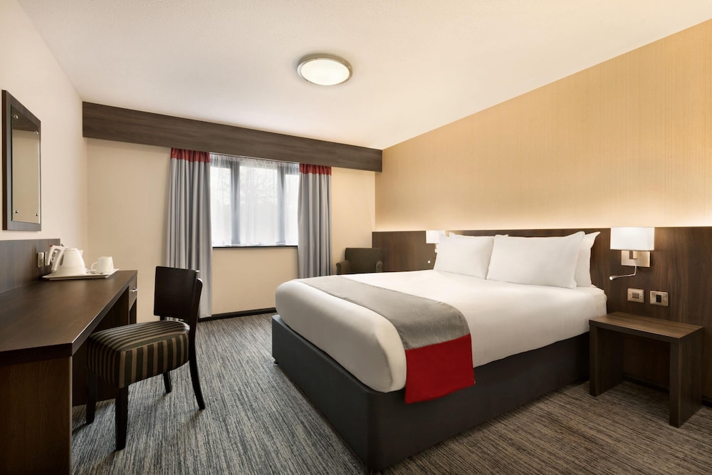 ROOM, DOUBLE BED