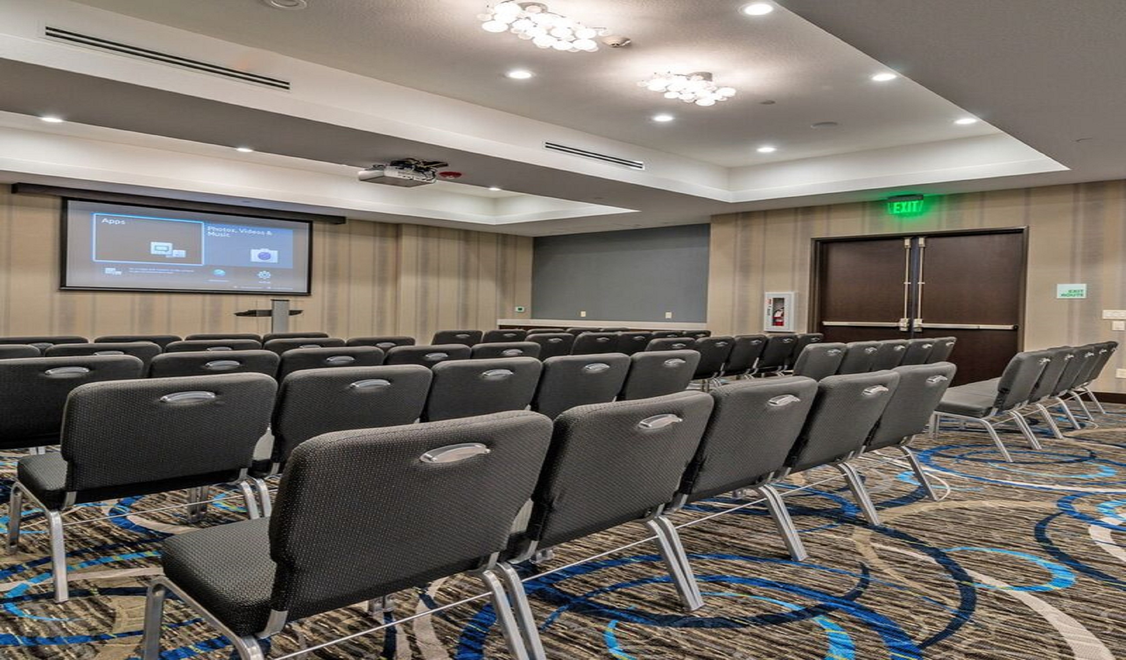 Holiday Inn Austin Airport 44/58