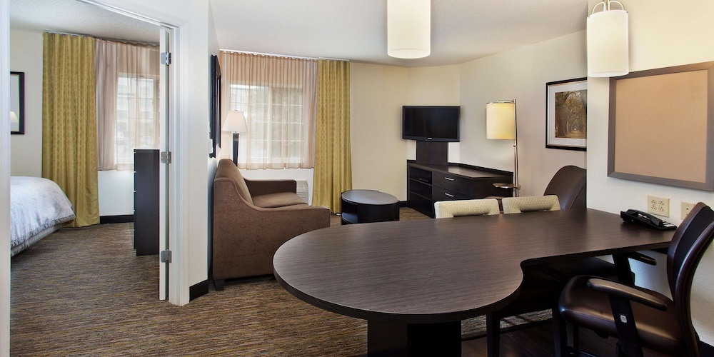 Sonesta Simply Suites Boston Burlington 36/41