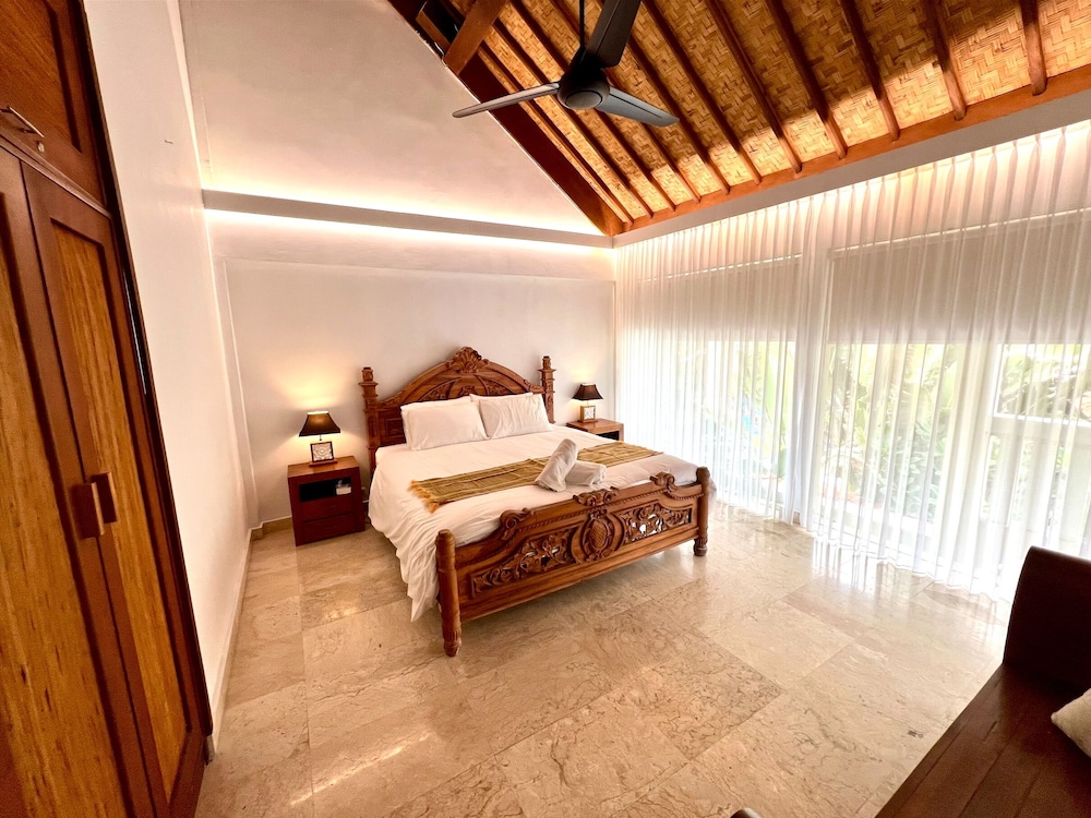 3 BEDROOMS, VILLA
