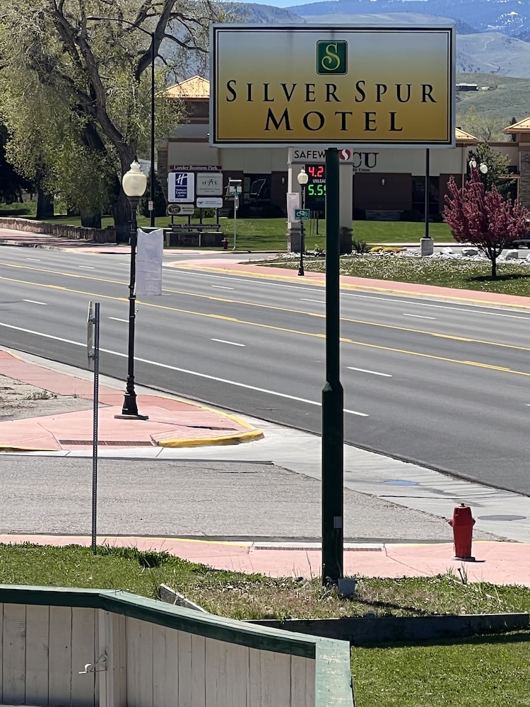 Silver Spur Motel 2/36