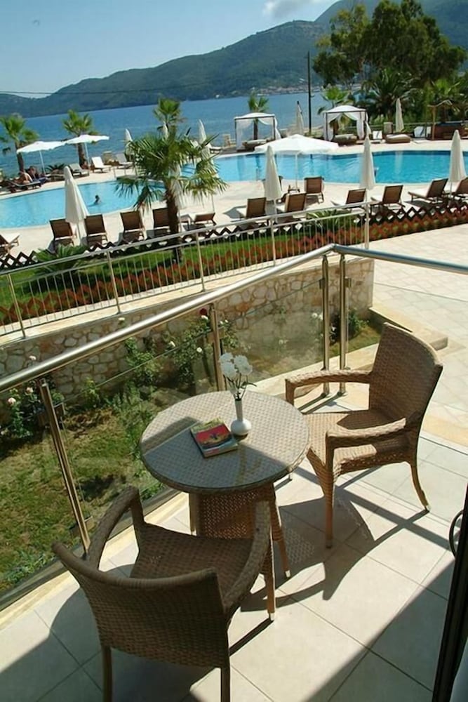 Ionian Emerald Resort 18/30