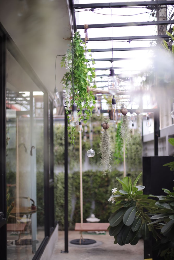 Yolo Bangkok Boutique Hotel 44/50