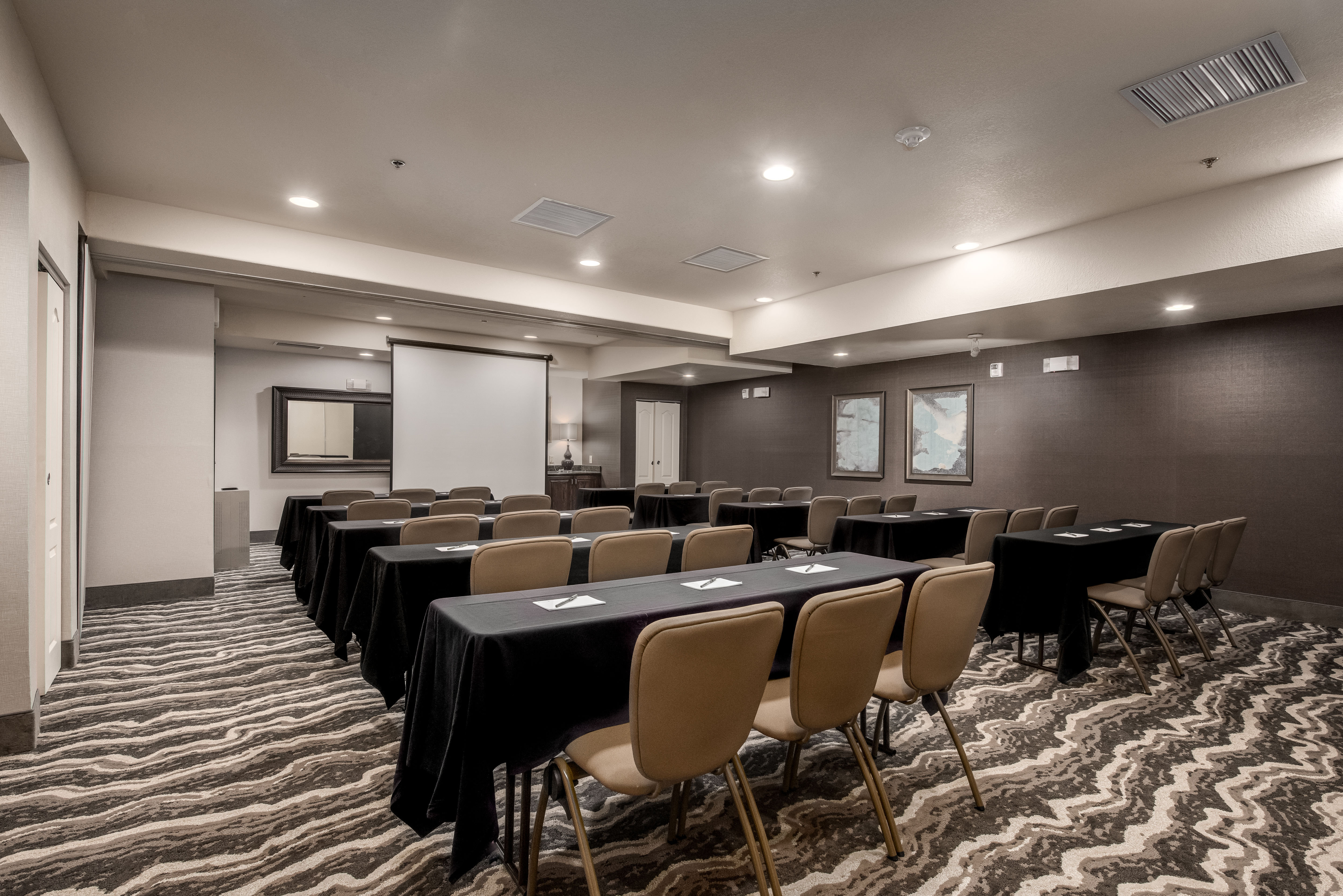 Holiday Inn Express & Suites Salt Lake City West Valley 21/28