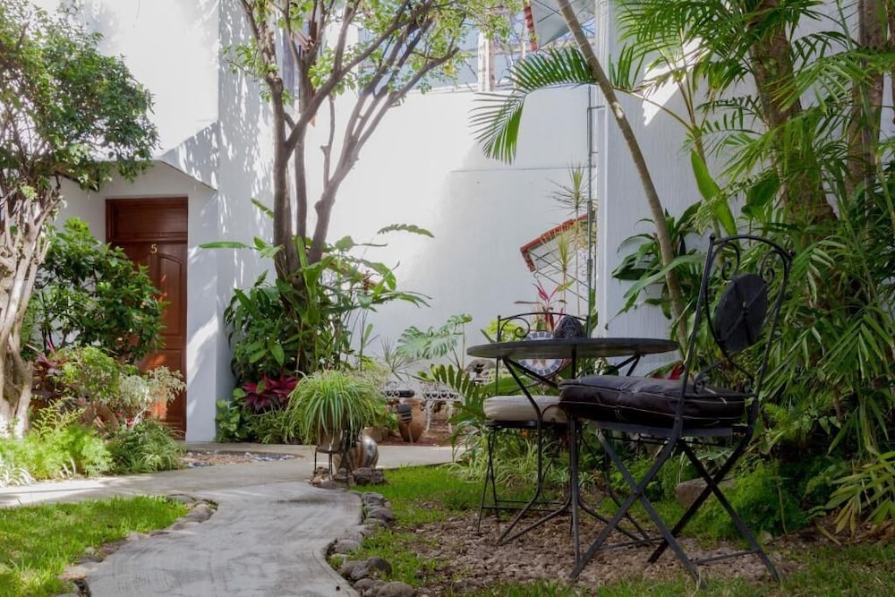 Hotel Boutique Casa los Cantaros 47/50