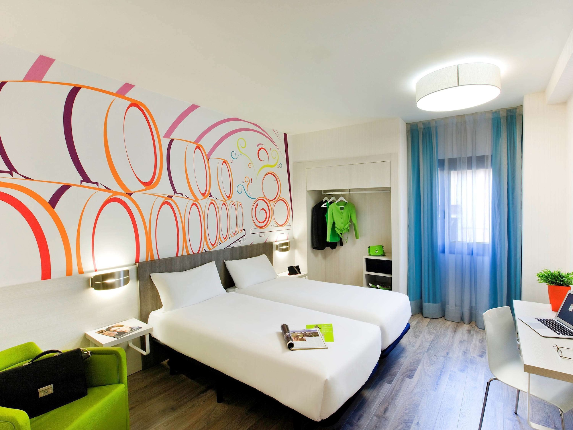 غرفة قياسية بسريرين منفصلين، Ibis Styles Madrid Prado 4/7