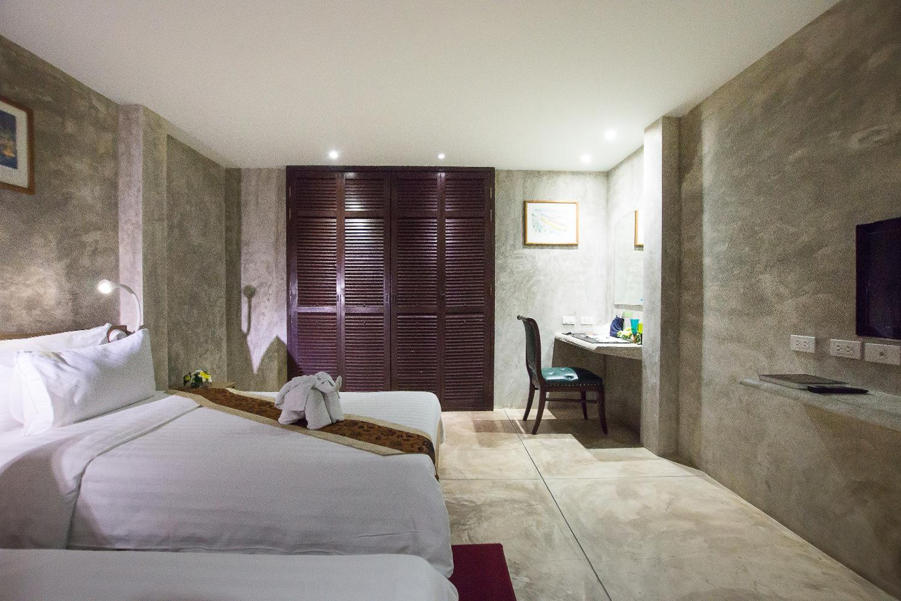 Standard, King Bed, No Window