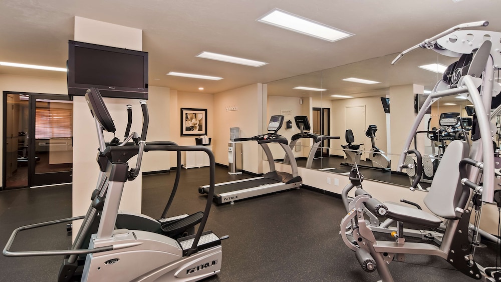Wyndham Tucson Airport & Conference Center 33/66