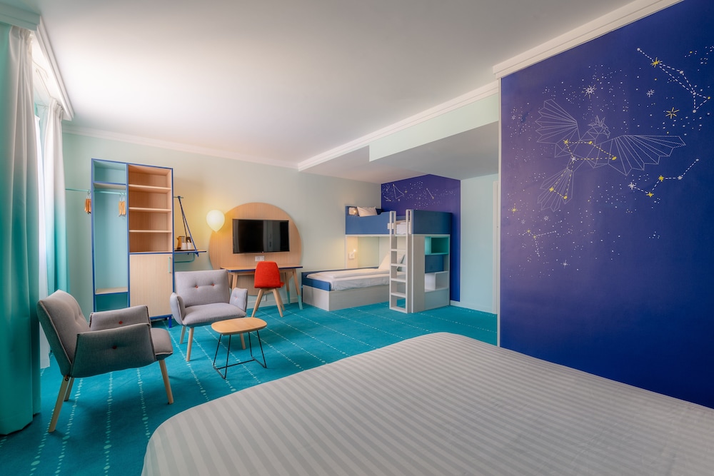 Grand Magic Hotel (ex Magic Circus) 41/86