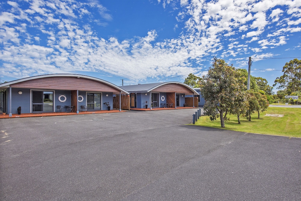 Strahan Bungalows 4/44